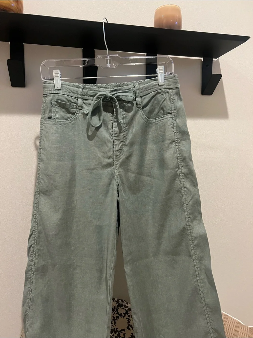 Evereve Joelle Stretch Linen Trousers with tie. Small. Agave Green.
